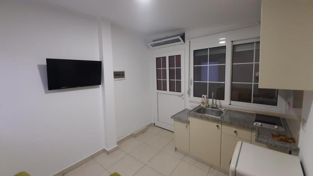 Amber Apartments ساراندا الغرفة الصورة